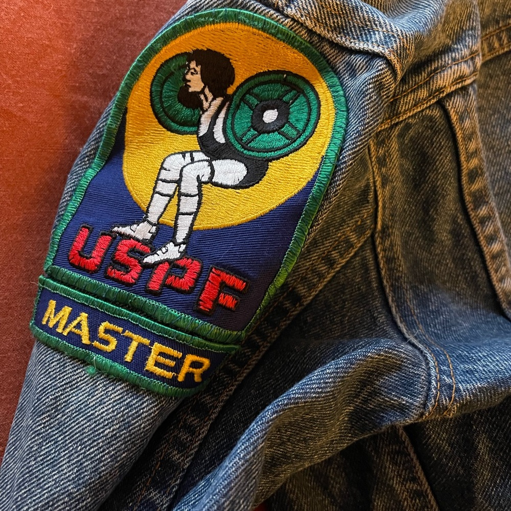 Vintage Levi’s Denim Power Lifting Jacket with patches - Picture 9 of 10